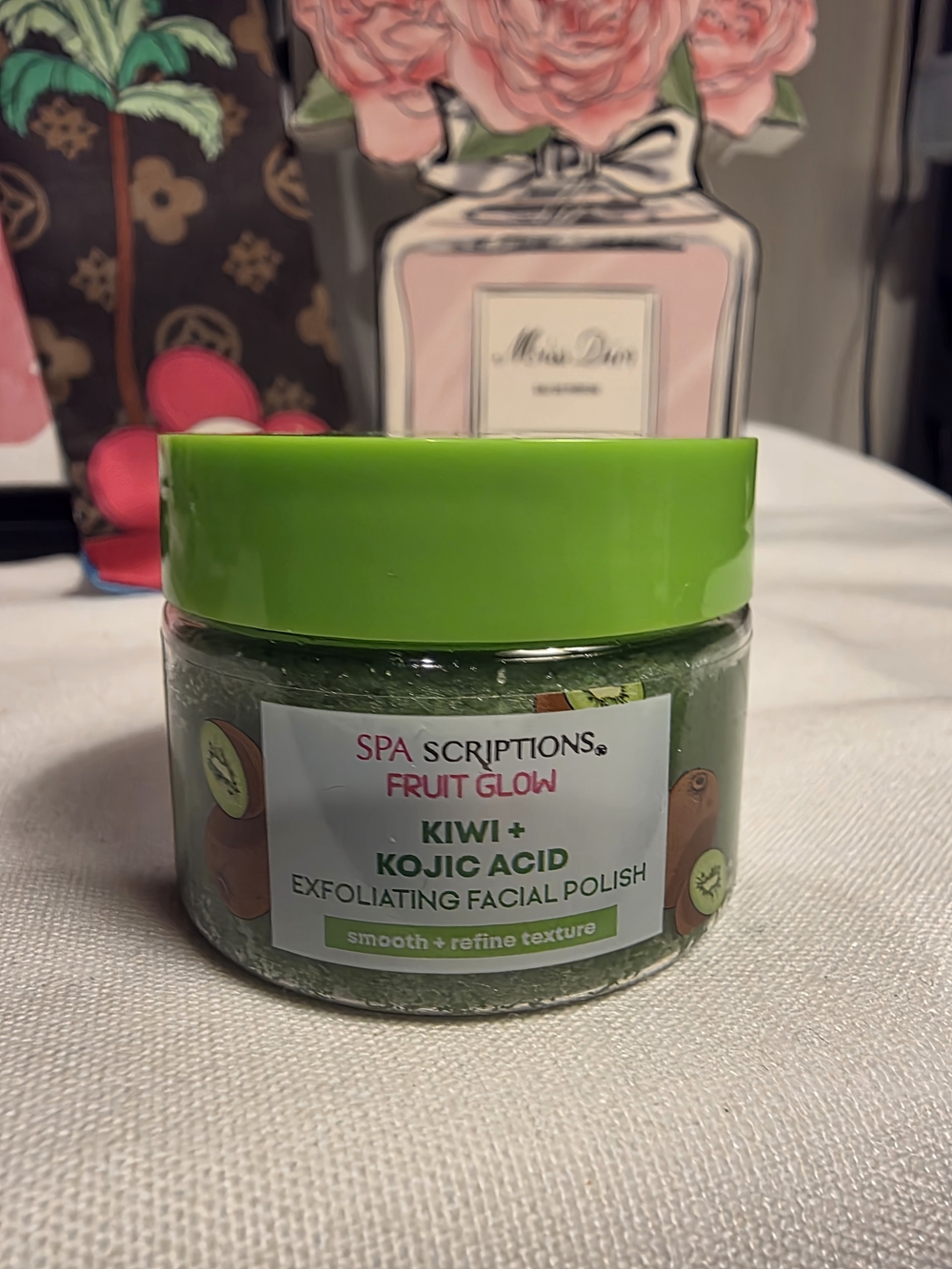 Fruit Glow Kiwi + Kojic Acid Exfoliating Facial Polish